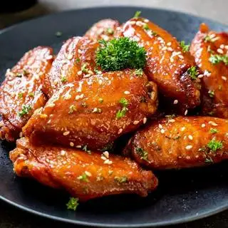 Hình ảnh 2 Phần Cơm 2 Cánh Gà Tắm Mắm Tỏi - 2 Cánh Gà