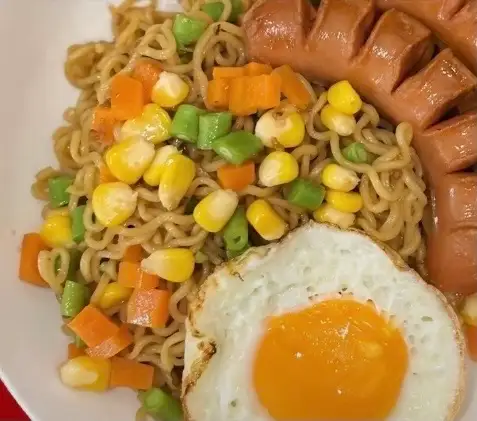Mì trộn indomie đặc biet thap cam - 40.000 ₫ tại Ăn Vặt Roẹt - Duy Tân