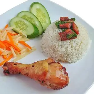 Hình ảnh Cơm Tấm Đùi Gà Quay Mắm Tỏi