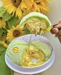 Hình ảnh Bánh sầu riêng phú sỉ lá dứa mix khoai môn