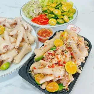 Chân Gà Sả Tắc Có Xương Kèm Xoài  Hộp Nhỏ - 105.000 ₫ tại Chân Gà Alo Chicken - Lê Quang Định