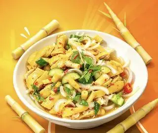 Hình ảnh Gà ta da giòn trộn măng cay (1 con)