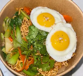 Hình ảnh Mì xào 2 trứng ốp la