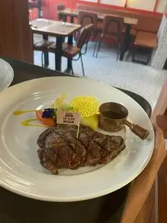 Bít tết lõi vai bò Mỹ - 150g - 246.000 ₫ tại Beef Steak & Sashimi - KĐT Phú Mỹ Hưng