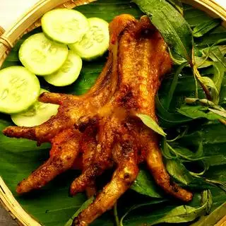 Chân gà nướng - 25.000 ₫ tại Cô Minh - Bạch Tuộc Nướng - Đào Cam Mộc
