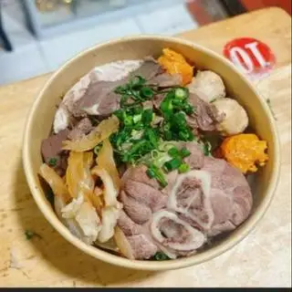 Hình ảnh Bún Bò Huế đặc biệt móng giữa