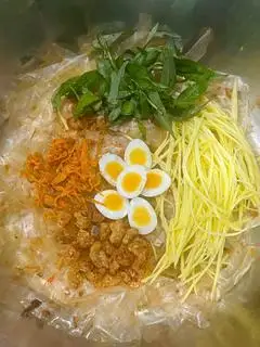 Hình ảnh Bánh tráng trộn full topping