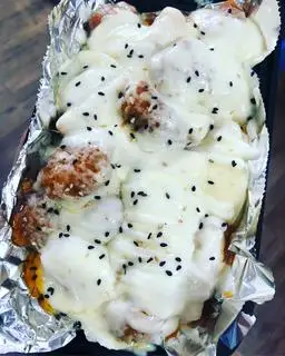 Hình ảnh gà cay phủ phomai 