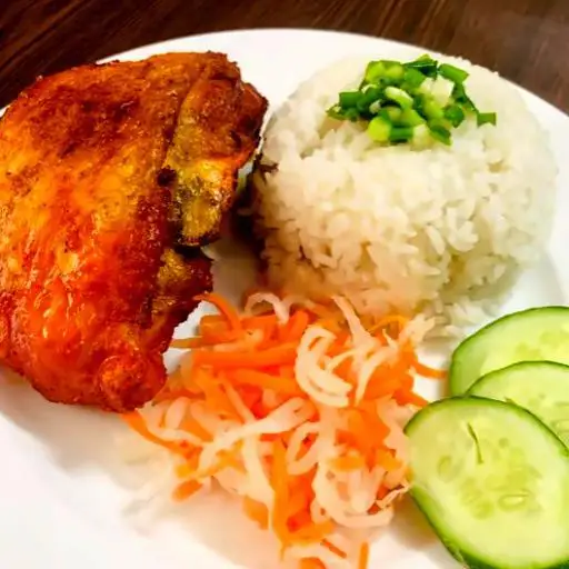 Hình ảnh Cơm tấm gà xối mắm - bì