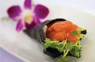 HR3. Sake Hand Roll - 140.000 ₫ tại Ichihana Sushi - Cao Thắng