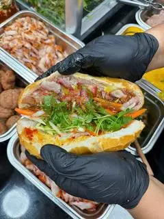 Hình ảnh Bánh mỳ xá xíu