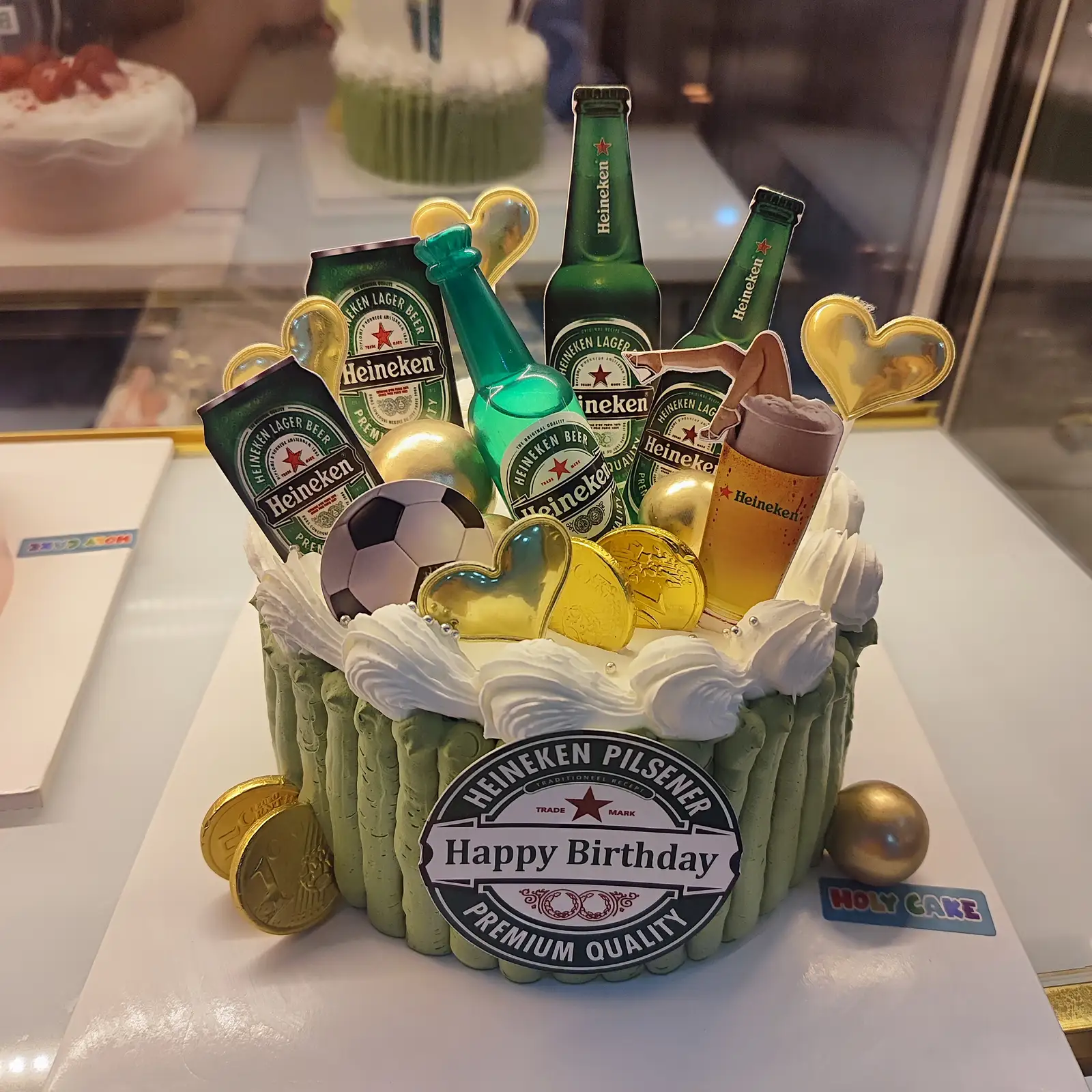 Hình ảnh Bánh kem trang trí heineken size 16
