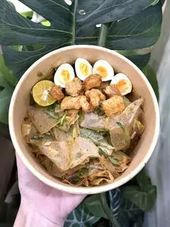 Hình ảnh Bánh tráng trộn trứng cút tóp mỡ