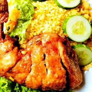 Hình ảnh Cơm chiên gà góc tư xối mỡ