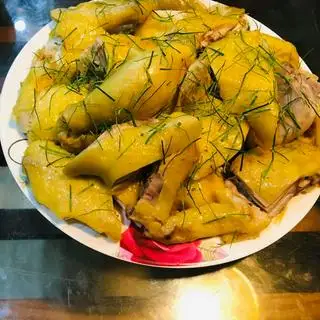 Hình ảnh 1 con gà hấp + xôi+ tặng 1 cocala