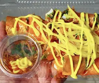 Bánh tráng cuốn sốt me - 31.000 ₫ tại Tiệm Nhà Ger - Bánh Tráng Trộn Mỡ Hành Tóp Mỡ - Trần Xuân Soạn