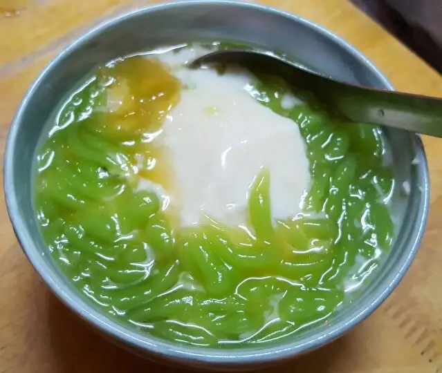 Chè bánh lọt đậu đỏ cốt dừa - 35.000 ₫ tại Chè Nghĩa - Tên Lửa