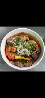 Bún bò tái - chả cua - huyết - 55.000 ₫ tại Quán Cây Xoài - Bún Bò Chả Cua Huế - Phạm Hùng