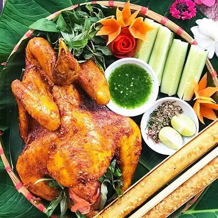 Combo 1 gà ta Bình Định nướng + 2 cơm lam ,kèm rau dưa nơc chấm.. - 300.000 ₫ tại Gà Nướng Cơm Lam Hoàng Nam - Hồ Thị Kỷ