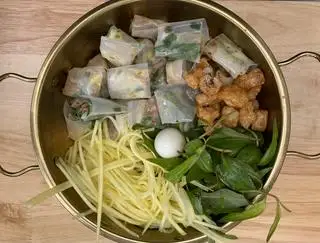 Bánh Tráng Cuốn Dẻo Tóp Mỡ Trứng Lòng Đào - 40.000 ₫ tại Chân Gà Sốt Thái Đôi Bạn - Miếu Gò Xoài