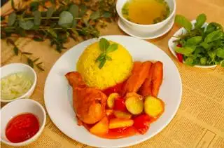 Hình ảnh Cơm Gà Sốt Chua Ngọt