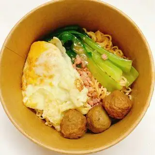 Mì trộn bò viên chiên thịt bằm ốp la - 45.000 ₫ tại Mì Trộn Bếp Nhà Sa - Nguyễn Tiểu La