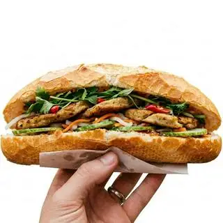 Hình ảnh Bánh mì chả cá nóng
