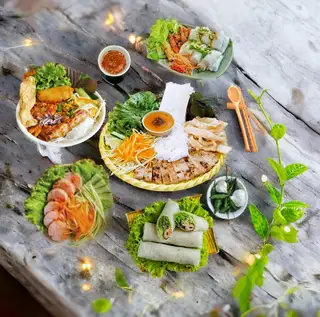 Combo gia đình 5 món - 169.000 ₫ tại Mr Nem - Nem Nướng Nha Trang & Bún Thịt Nướng - Nơ Trang Long