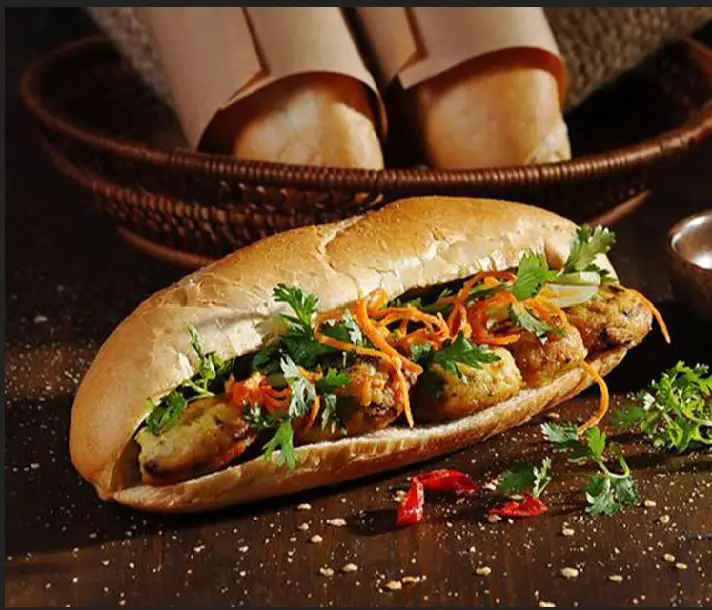 Bánh mì tôm ngon - 1 trứng - 44.000 ₫ tại Hello Burger - Hamburger & Bánh Mì - Điện Biên Phủ