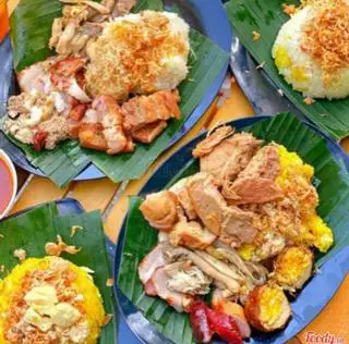 Hình ảnh Xôi xúc xích, trứng ốp la
