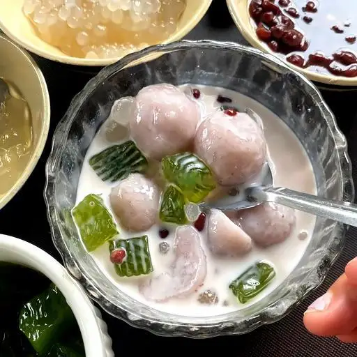 Chè khoai dẻo - 46.000 ₫ tại Chè Bơ Bason - Nguyễn Văn Thủ
