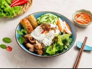 Hình ảnh bún thịt nướng , chả giò