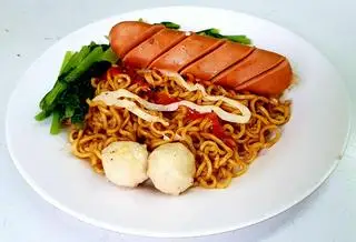 mì trộn indo 1 gói xúc xích - 52.000 ₫ tại Cà Pháo - Nui Xào & Mì Trộn - Nguyễn Trãi