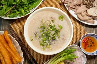 cháo huyết + dĩa lòng 1 người ăn - 85.000 ₫ tại Lòng Heo Bắc - Nguyễn Thái Sơn