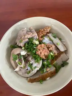 Hình ảnh Bún riêu full topping giò, xương, chả cá, riêu