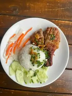 Hình ảnh Cơm tấm Gà Nướng Than Hoa