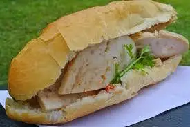Hình ảnh Bánh Mì chả giò trứng cuộn