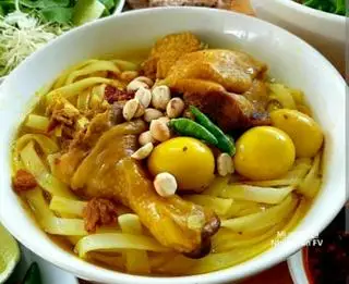 Hình ảnh Mì quảng gà, trứng cút