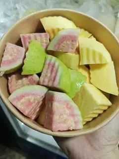 Hình ảnh Hộp Trái Cây Mix Xoài + Ổi(400gr) -Nên Thử 