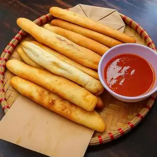 Hình ảnh Combo 5 bánh mì que + tương ớt chí chương