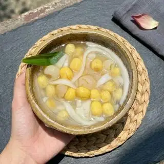 Hình ảnh Chè nhãn hạt sen dừa