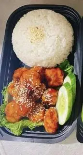 Hình ảnh Cơm Gà Viên Sốt Chua Ngọt