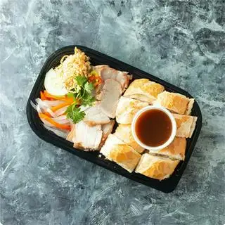 Bánh mì quý tộc - thịt - 35.000 ₫ tại Bánh Mì Mũ Rơm - Phạm Văn Hai