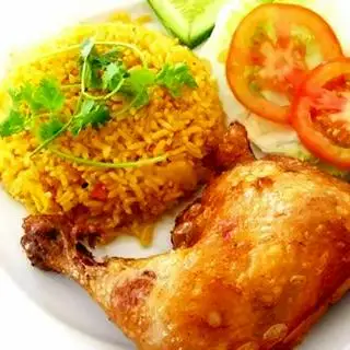 Hình ảnh Cơm chiên đùi gà góc tư