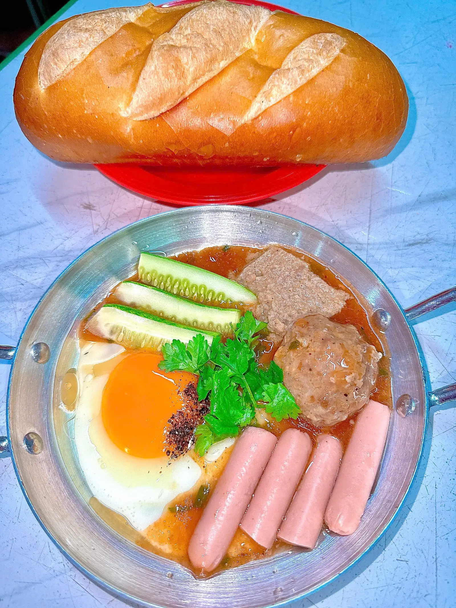 Hình ảnh Bánh Mì Nóng Giòn