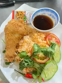 Cơm đùi gà rán  - 40.000 ₫ tại Cơm Gà Xối Mỡ Thuận Phát - Tỉnh Lộ 10