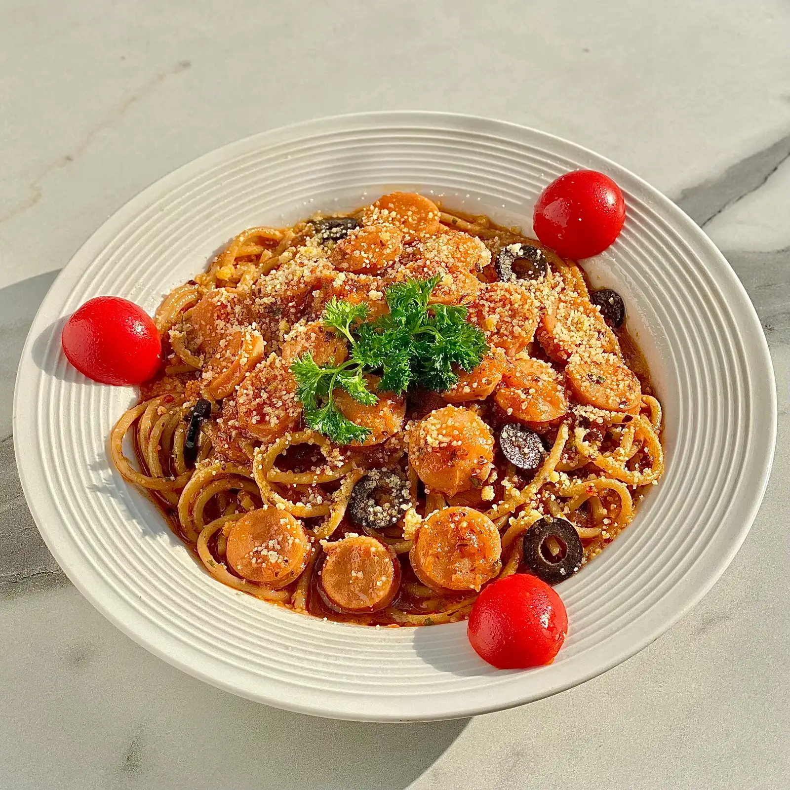Hình ảnh Mì Ý spaghetti xúc xích ức gà nấm hương sốt margherita hầm