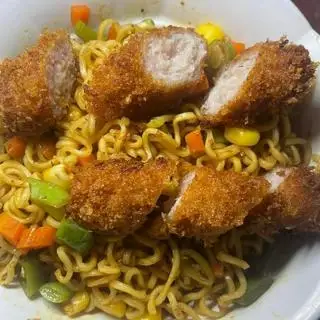 Hình ảnh Mì trộn viên - xúc xích