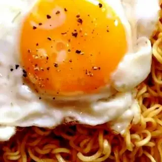 Mì gói xào trứng - 30.000 ₫ tại Bánh Mì 1162 - Lê Văn Sỹ