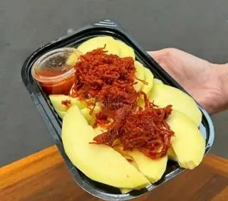 Hình ảnh Xoài bò khô để riêng sốt